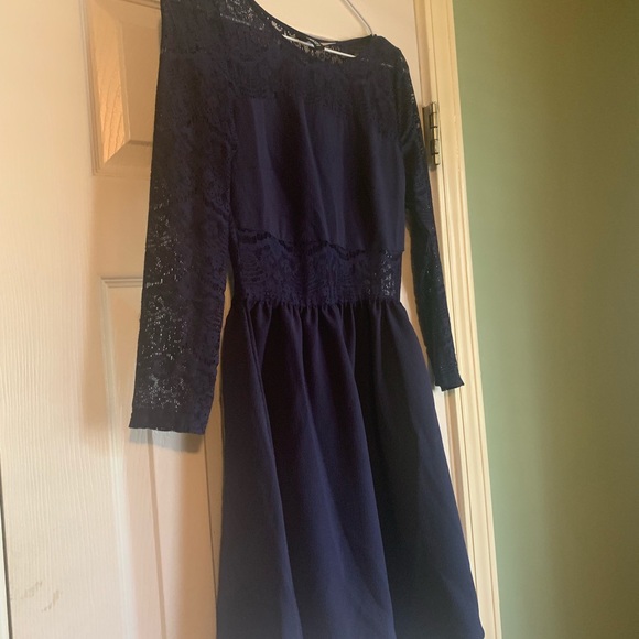 Beautiful blue lace dress - Picture 2 of 2